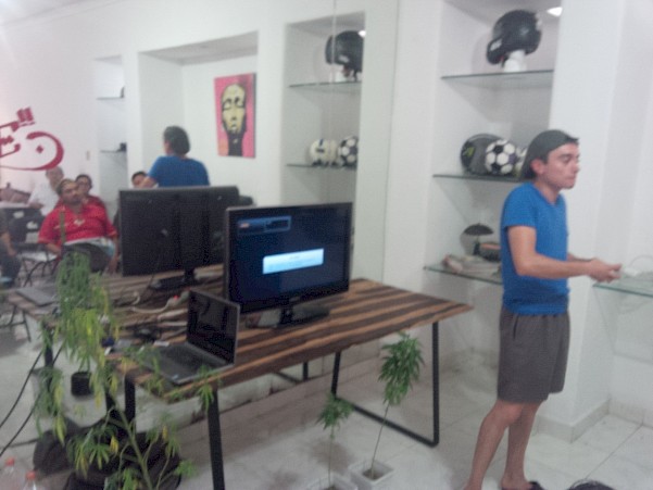 Impartición de taller de Autocultivo en Mérida, Yucatán. Foto: Oxeo.