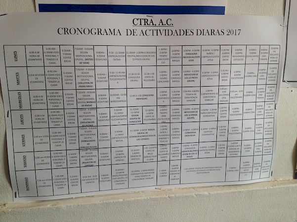 Cronograma de un centro de internamiento de ayuda mutua. Foto: Eduardo Zafra.